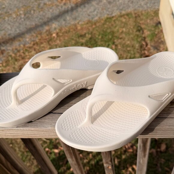 Hurley White EVA Comfort Sandals – Mens 8 | Women's 9.5 - Picture 4 of 4